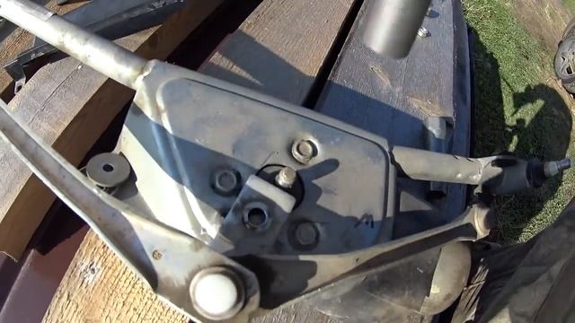 Гранта. Снятие, установка трапеции и моторчика дворников смотреть онлайн