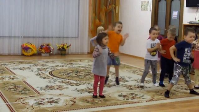 МУЗЫКА и ДВИЖЕНИЕ. Дети 4 года. Фрагменты занятия. смотреть онлайн