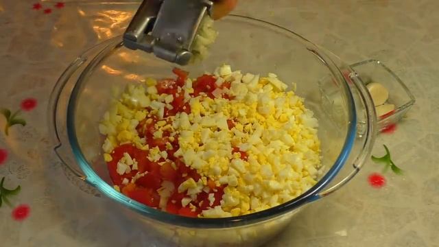 Яркий,вкусный,простой салатик с сухариками!Сытный ужин!Croutons salad! смотреть онлайн