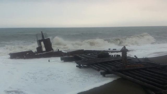 Шторм на Охотском море, район п. Кировский