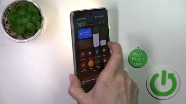 How to Switch On Flashlight in XIAOMI 12 Lite - Activate Torch смотреть онлайн