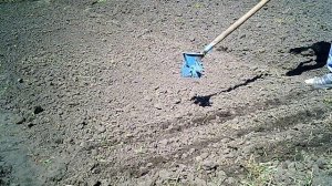 Ручная сеялка и работа с ней.