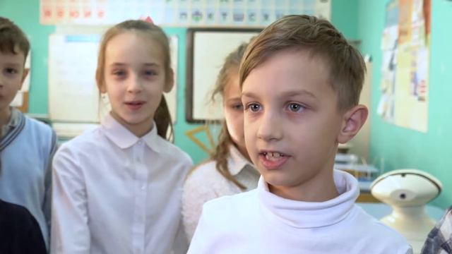В Калининградской "Школе будущего" внедрили робота, который помогает учиться заболевшим ученикам смотреть онлайн
