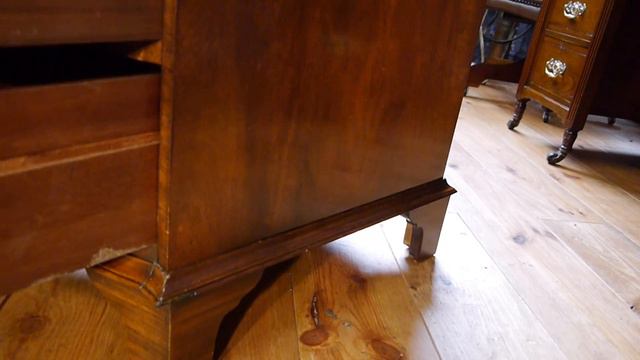 Bevan Funnell Reprodux Bow Front Twin Pedestal Writing Desk Green Leather Top смотреть онлайн