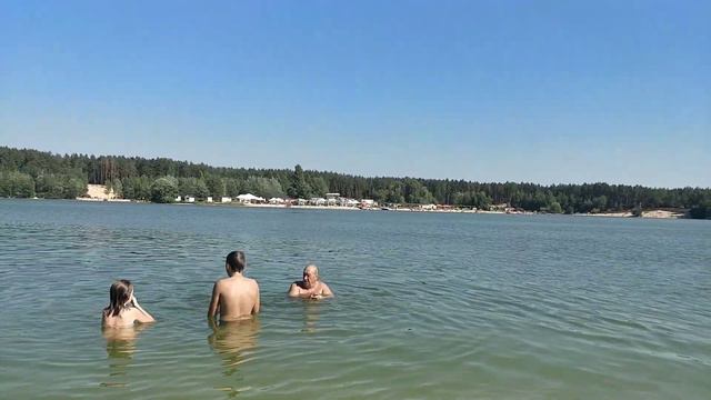 Пляж Безлюдовка.Берег базы отдыха Агат.24 Августа 2020 г.Белые шатры на береговой линии и вид на вс смотреть онлайн