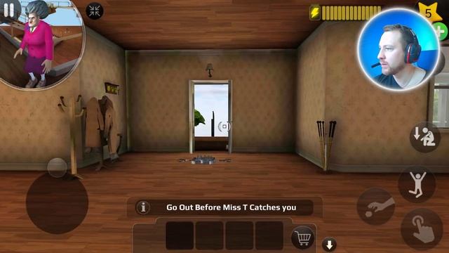 Как пройти игру Scary Teacher 3D 5 уровень диван с кнопкой смотреть онлайн