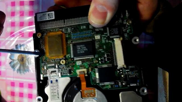Разборка диска HDD IDE IBM 34331 4.3Gb смотреть онлайн