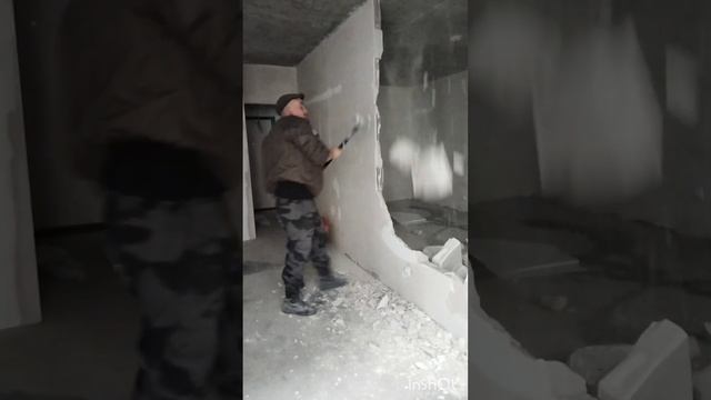 Демонтаж #демонтаж #ремонт #shortsyoutube #стройка #construction #video #shortsvideo смотреть онлайн