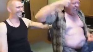 Мужик рассказывает анекдот - Угар!