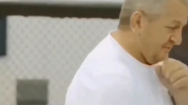 Лучшие время отдыха и тренировок Хабиба, которое он проводил со своим отцом Абдулманапам. ☪️☝?☪️☝? смотреть онлайн