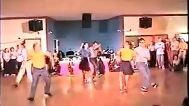 Rhythm & Swing - "Run Around Sue" смотреть онлайн