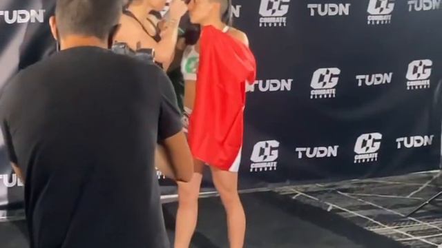 Gloria Bravo (106.2) vs. Ana Palacios (105.2) - Weigh-in Face-Off - (Combate Global) смотреть онлайн
