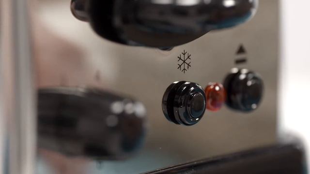 Chester Toaster | Russell Hobbs смотреть онлайн