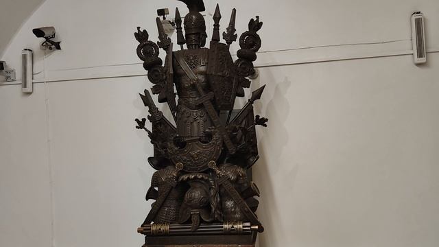 Необычная скульптура в метро. смотреть онлайн