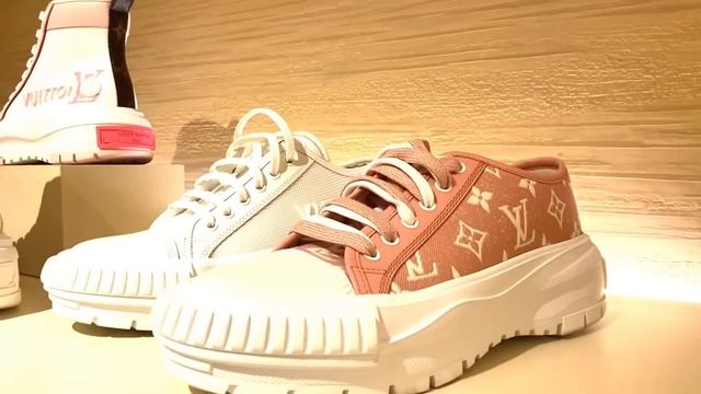 Покупки ZARA | Люксовый Шопинг в Мадриде MiuMiu, Prada, LV смотреть онлайн