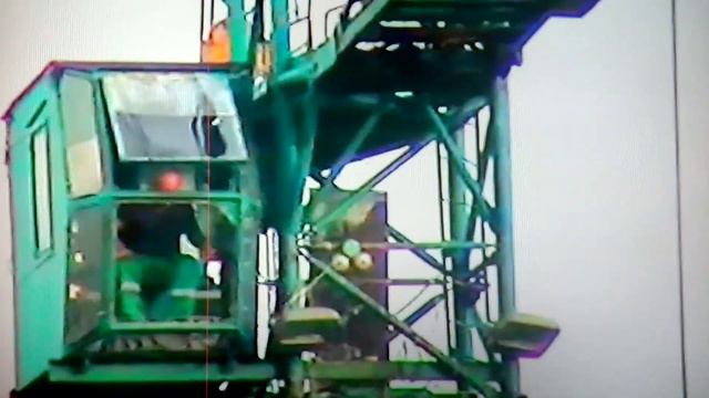 Работа башенного крана КБ 408.21 ЖК Скайлайн Дата съемки 24.05.23 смотреть онлайн