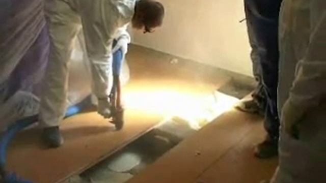 Утепление пола айсинином(заливным).wmv