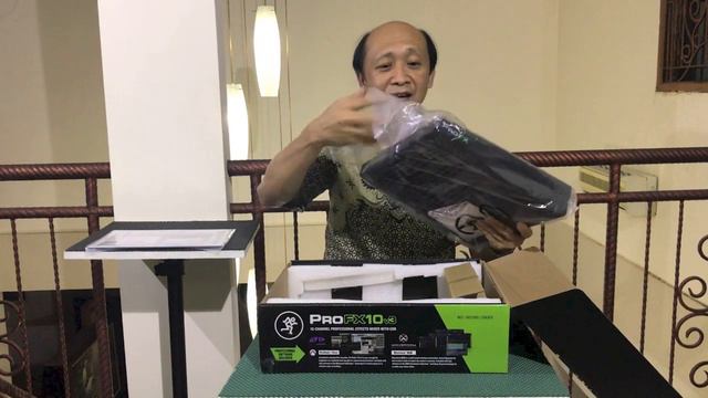 Unboxing Mixer Analog Mackie ProFX10v3 смотреть онлайн