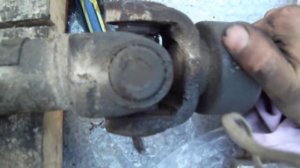 изношенная крестовина карданного вала