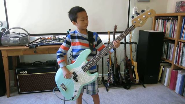 Lloyd Playing Bass Cover to Heartbeat - The Fray смотреть онлайн