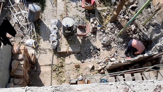 Копаем фундамент под столбов , Digging the foundation for the pillars !!!! Часть 1 ! Part 1 смотреть онлайн