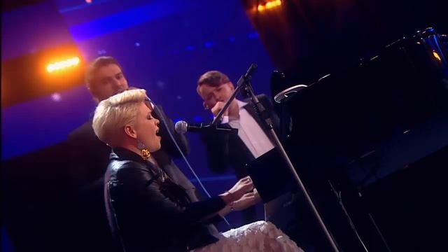 Тина Кузнецова и Jukebox trio. Выступление смотреть онлайн
