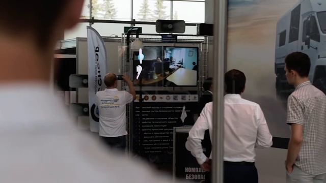 Установили голографические вентиляторы Dsee 65H на стойках в защитных чехлах для стенда NPO SENSOR смотреть онлайн