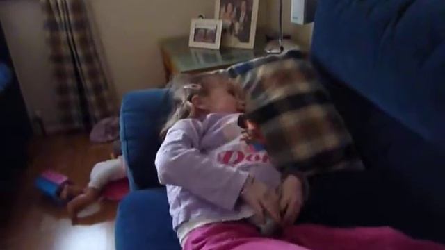 Morgan Pretending to Have a Baby смотреть онлайн
