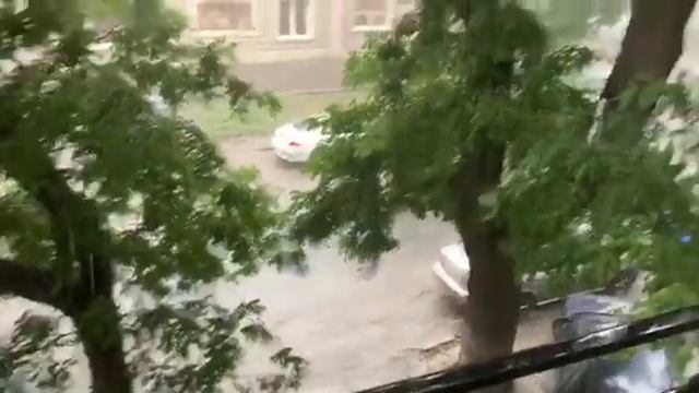 Ливень на улице Средней смотреть онлайн