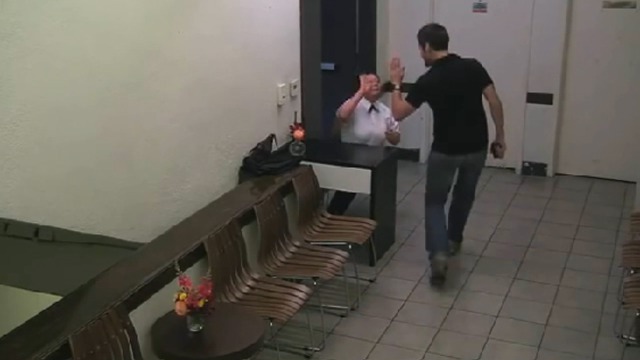 Классный розыгрыш сотрудницы 