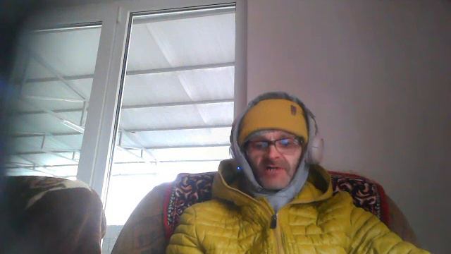 Прекрасные ногти на Его пальцах похожи на драгоценные камни смотреть онлайн