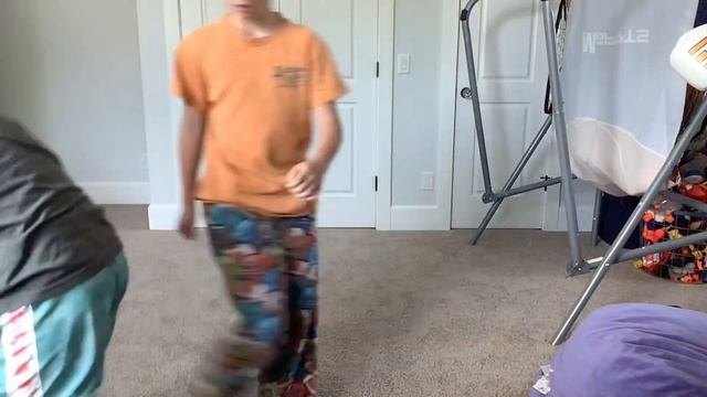 WALLBALL GAME! смотреть онлайн