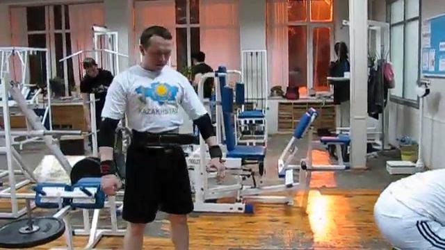 Швунг гантели стоя 45 кг 18.03.11.AVI смотреть онлайн