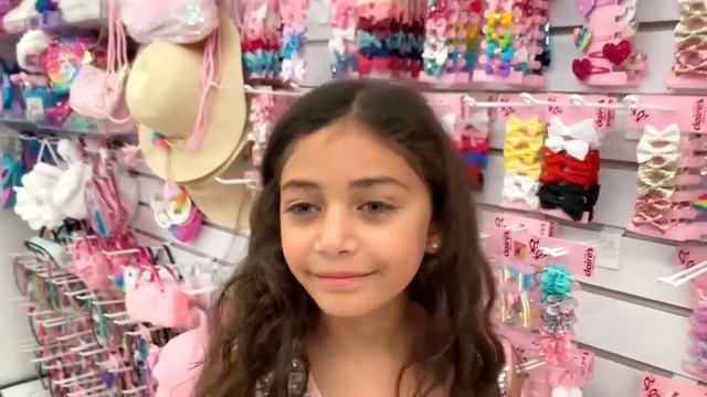 Хайди и Зидан играют и идут за покупками