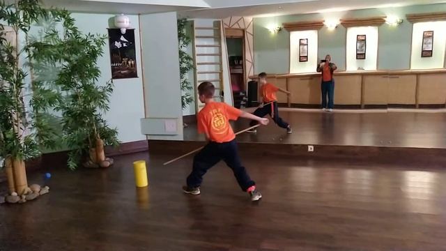Ушу, клуб "Золотая змея", техника работы с шестом "Гунь" смотреть онлайн