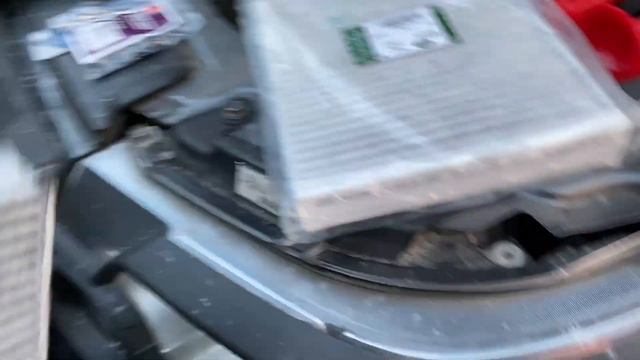 Replacing pollen filter on a Freelander 2 / LR2 смотреть онлайн
