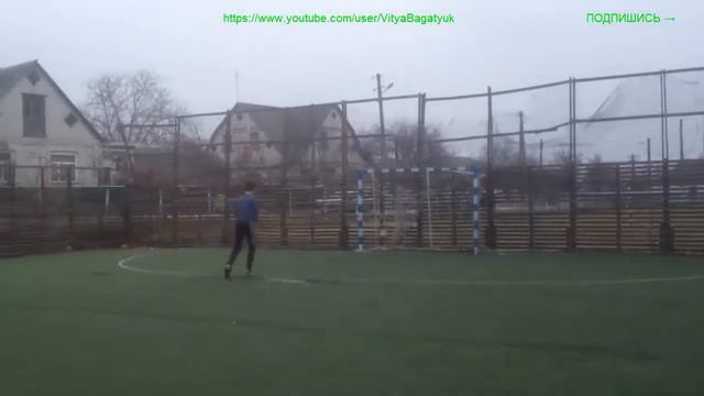 удар мяча с переворотом в футболе