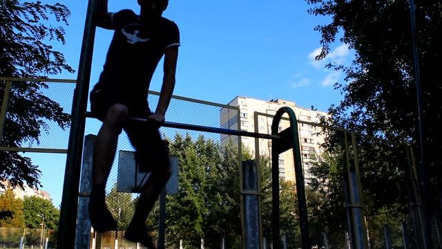 Street Workout Подъём Двумя и передний "Стульчик" смотреть онлайн