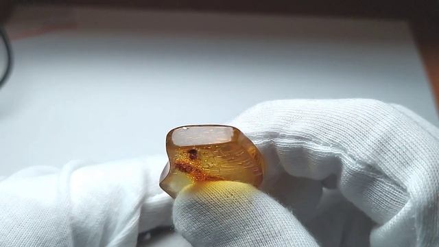 Скребок гуаша из натурального янтаря. смотреть онлайн