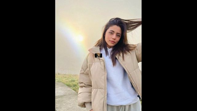 Hazal Subaşı y Özge Yağız lo consiguieron. Sila Turkoglu es la siguiente. смотреть онлайн