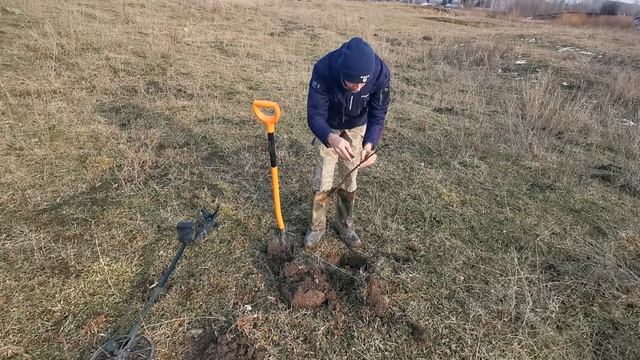 ПЕЧКА В ДОМЕ ОКАЗАЛАСЬ НЕ ПУСТОЙ? МОНЕТЫ ВЫСЫПАЛИСЬ ИЗ КИРПИЧЕЙ. Коп поиск монет 2020. Ч. 2 смотреть онлайн