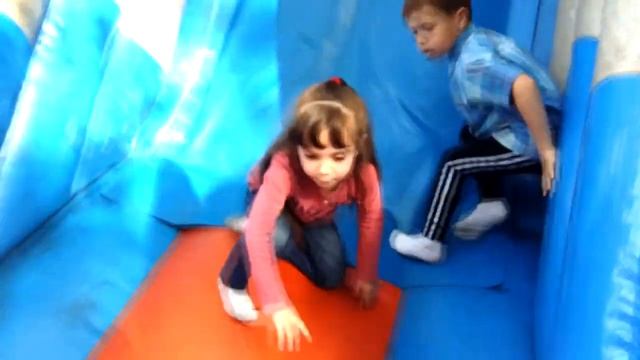 Горки, рыбалка, катаемся на пони, автодром. Парк Глобы. Гуляем вместе с Катей! смотреть онлайн