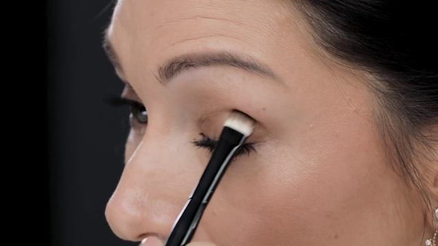 How To: Natural To Soft Everyday Smokey Eye | Eye Makeup Tutorials | Bobbi Brown Cosmetics