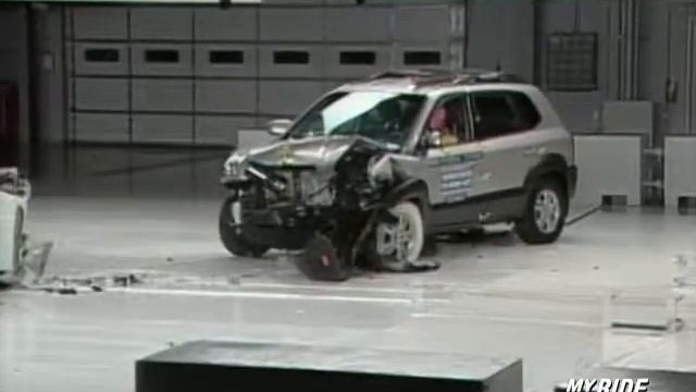 Crash Test 2006 Hyundai Tucson.flv