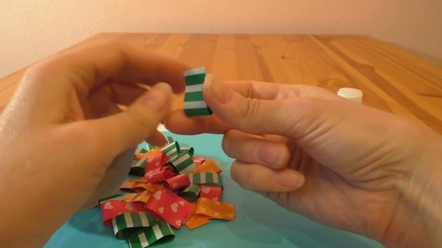 Как сделать елку из цветной бумаги. Поделки своими руками. Елочка к новому году 2022 смотреть онлайн