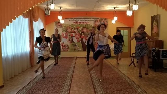 Зажгли в стиле 90-х. МАСТЕР-КЛАСС от воспитателей детского сада. А ВАМ СЛАБО??? смотреть онлайн