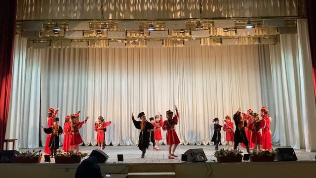 Детский хореографический ансамбль «Жемчужина» Намруева.Н.С г.Элиста младшая группа «Шарка-барка» смотреть онлайн