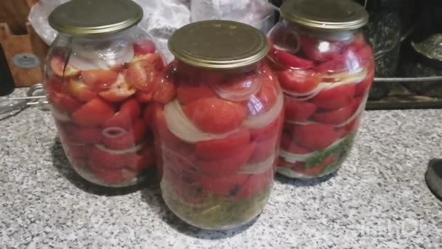 Помидоры на зиму Пальчики оближешь, самый любимый рецепт, выпивается даже рассол ! Делюсь нюансами. смотреть онлайн