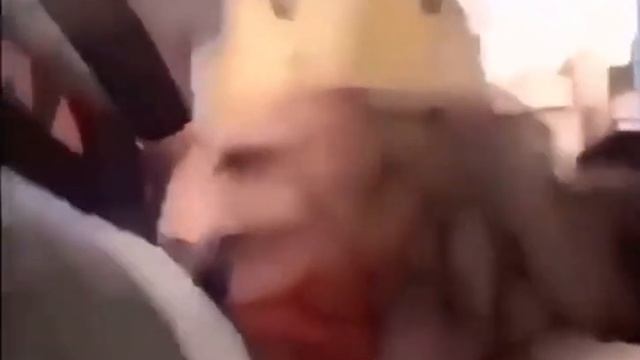 Man with Burger King crown asks for water (The good ending) смотреть онлайн