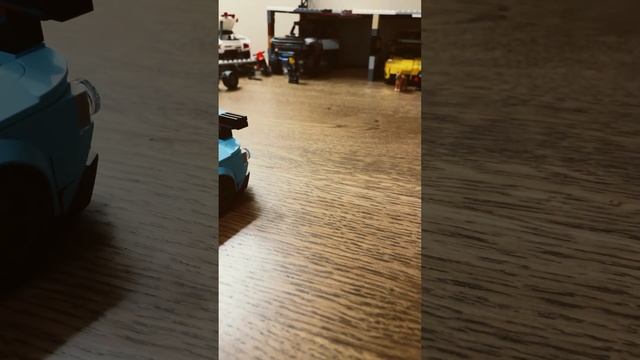 Ford Gt loses control and crashes into Ferrari смотреть онлайн